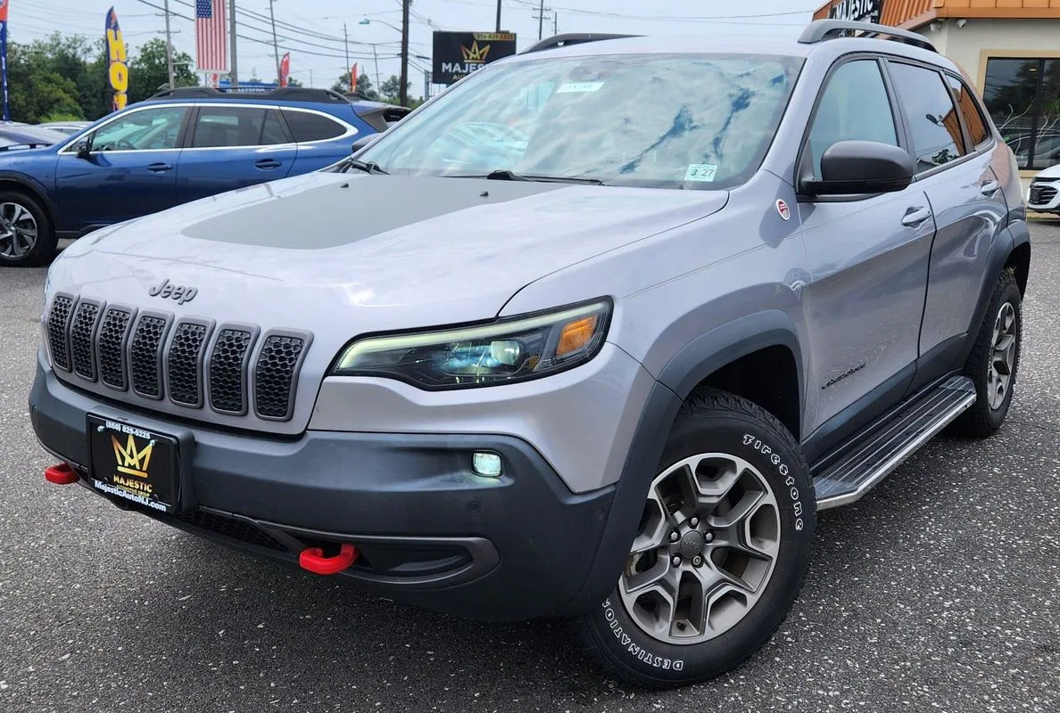 Silver 2021 Jeep Cherokee Trailhawk 4x4 for sale in Philadelphia, PA