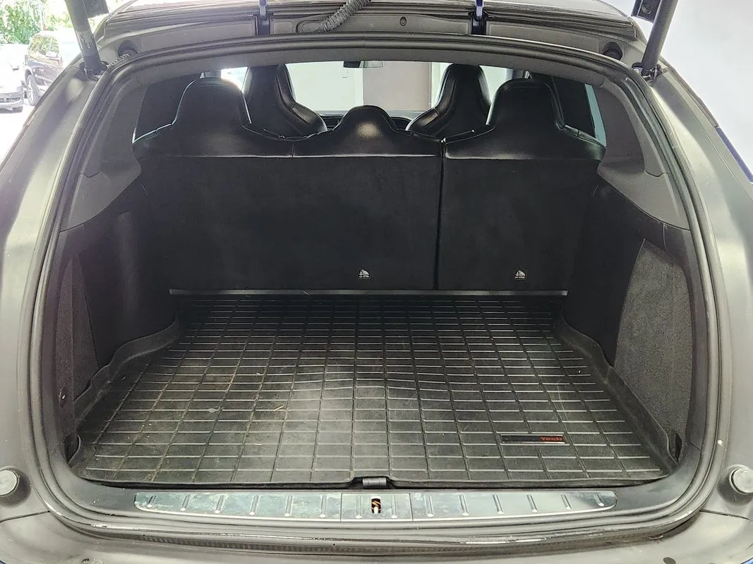 Tesla Model X photo 14