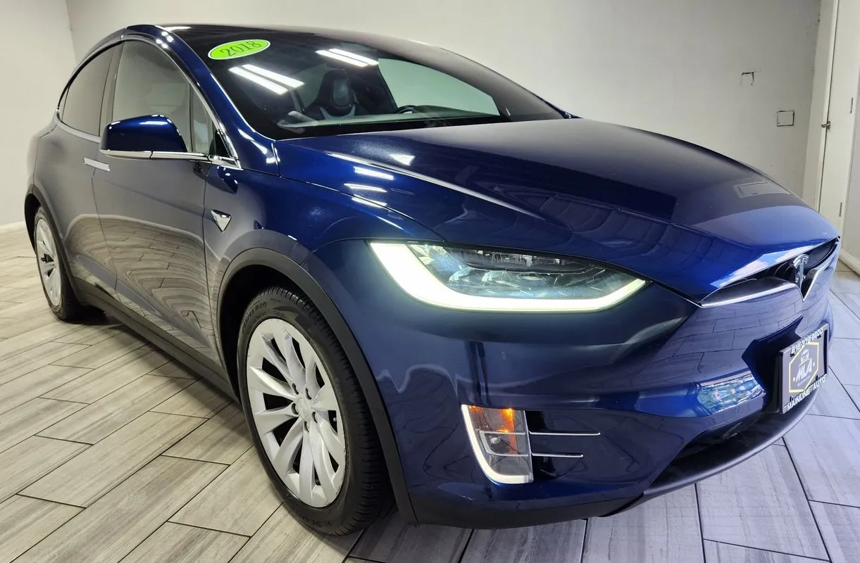 Tesla Model X photo 7