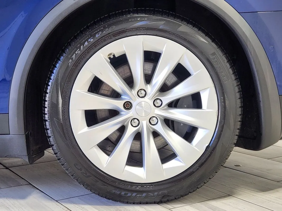 Tesla Model X photo 9