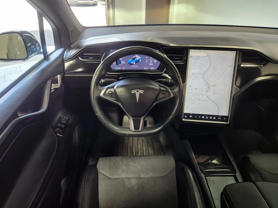 Tesla Model X photo 18