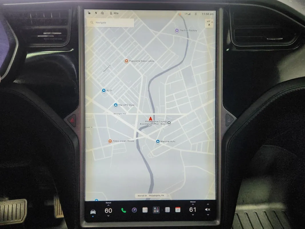 Tesla Model X photo 21