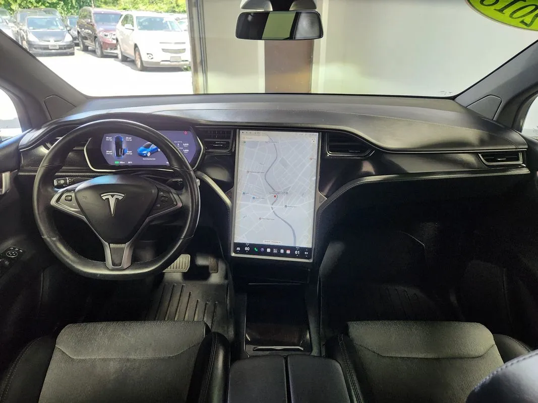 Tesla Model X photo 17