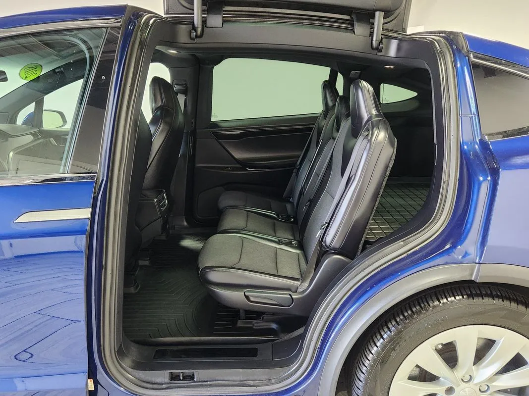 Tesla Model X photo 12