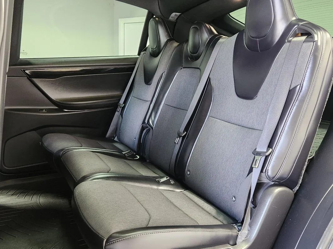 Tesla Model X photo 13