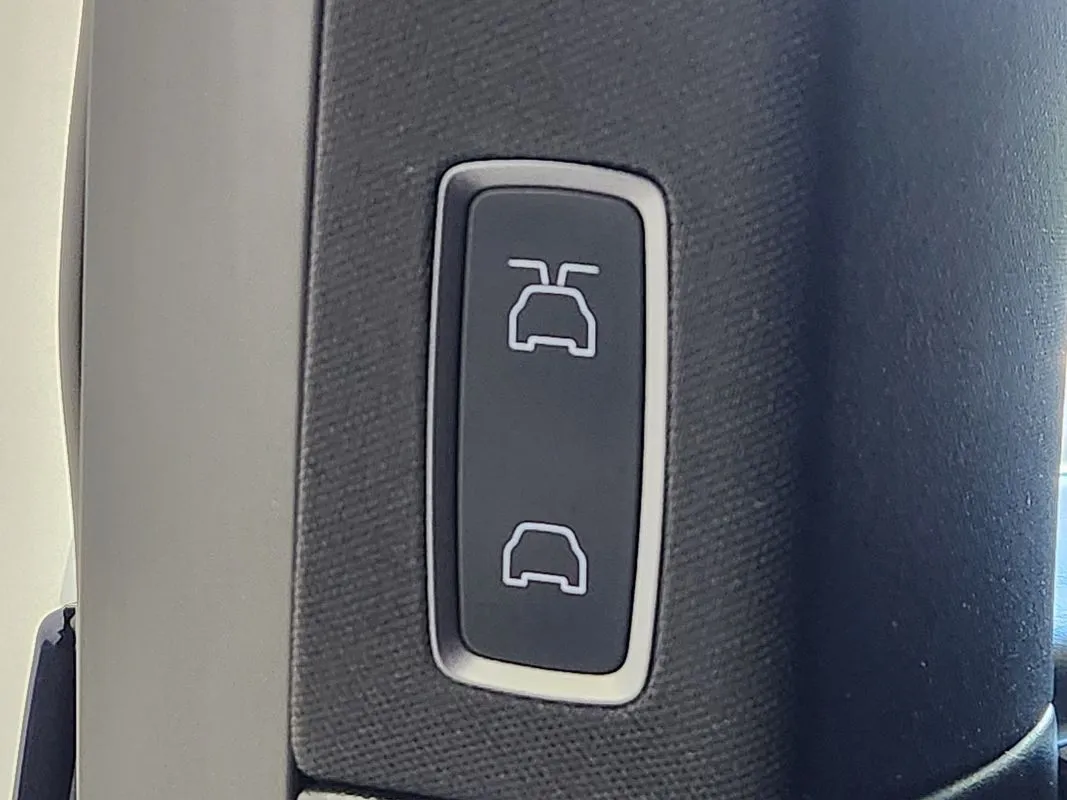 Tesla Model X photo 15