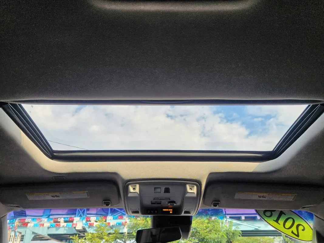 Cadillac Escalade ESV photo 16