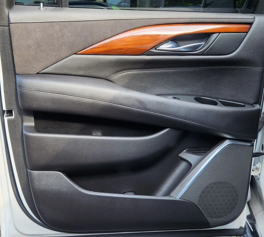 Cadillac Escalade ESV photo 12