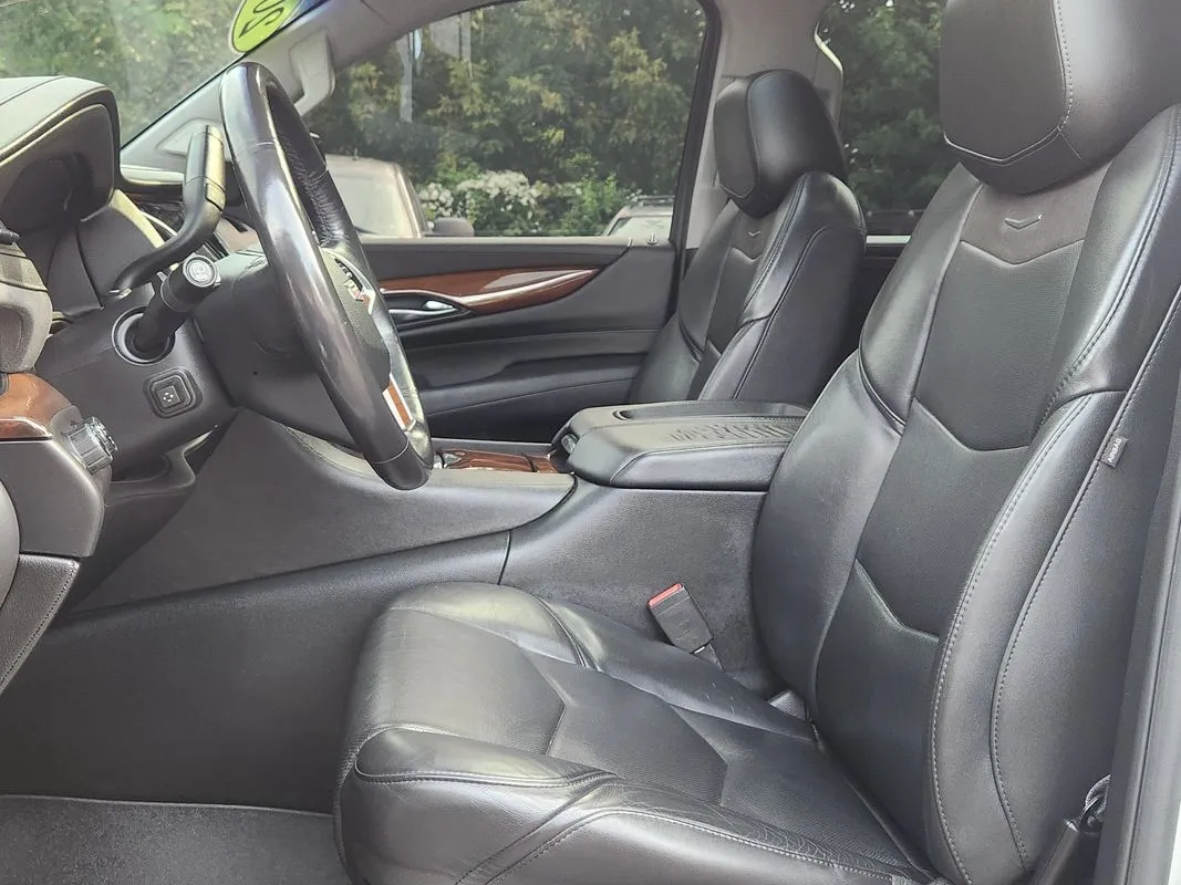 Cadillac Escalade ESV photo 11