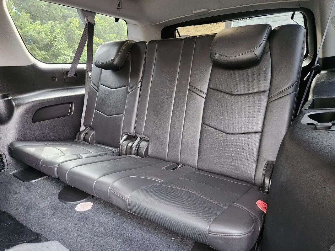 Cadillac Escalade ESV photo 14