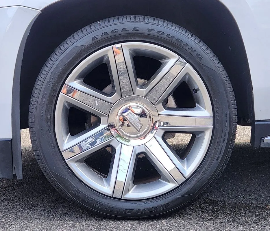 Cadillac Escalade ESV photo 9