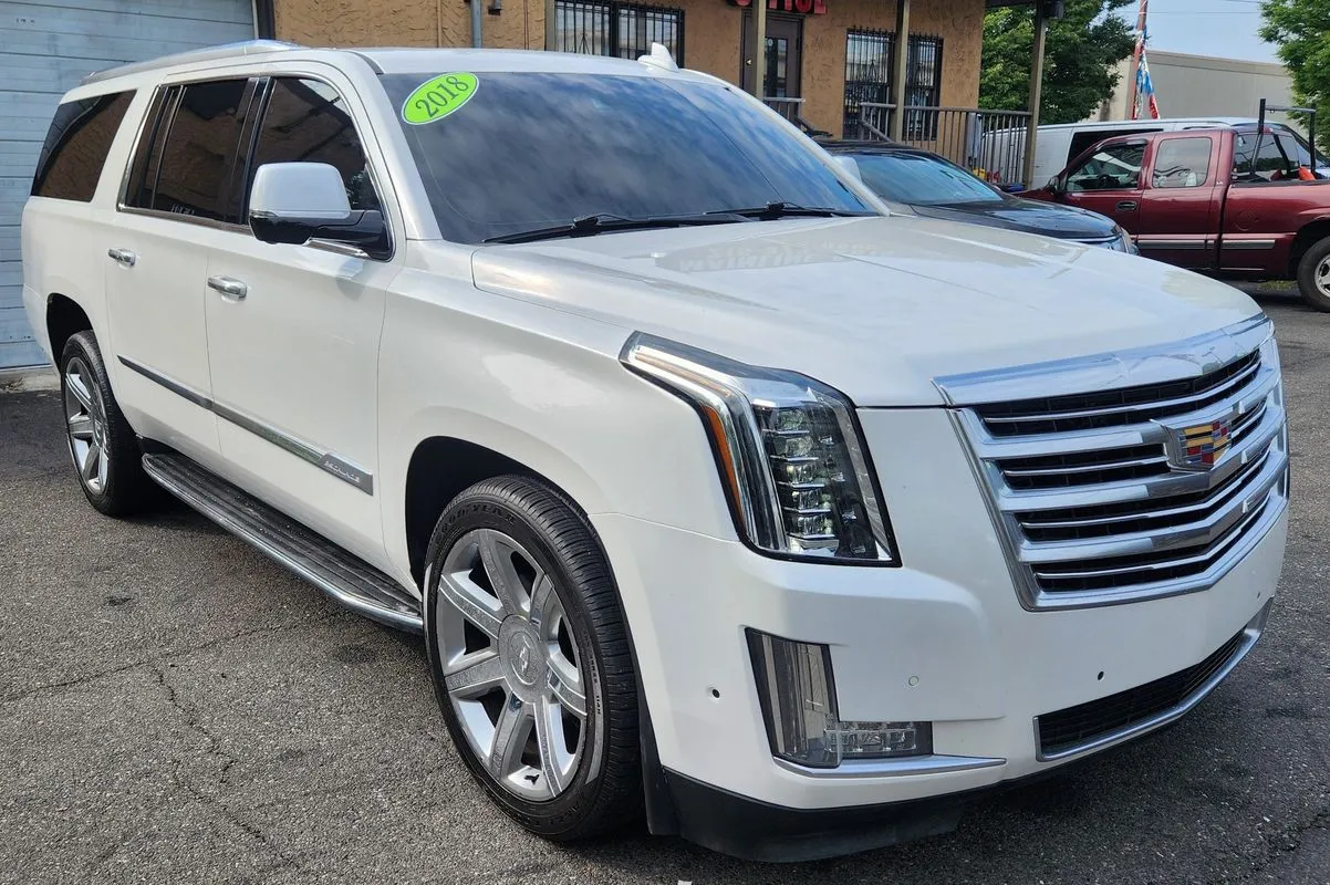 Cadillac Escalade ESV photo 7