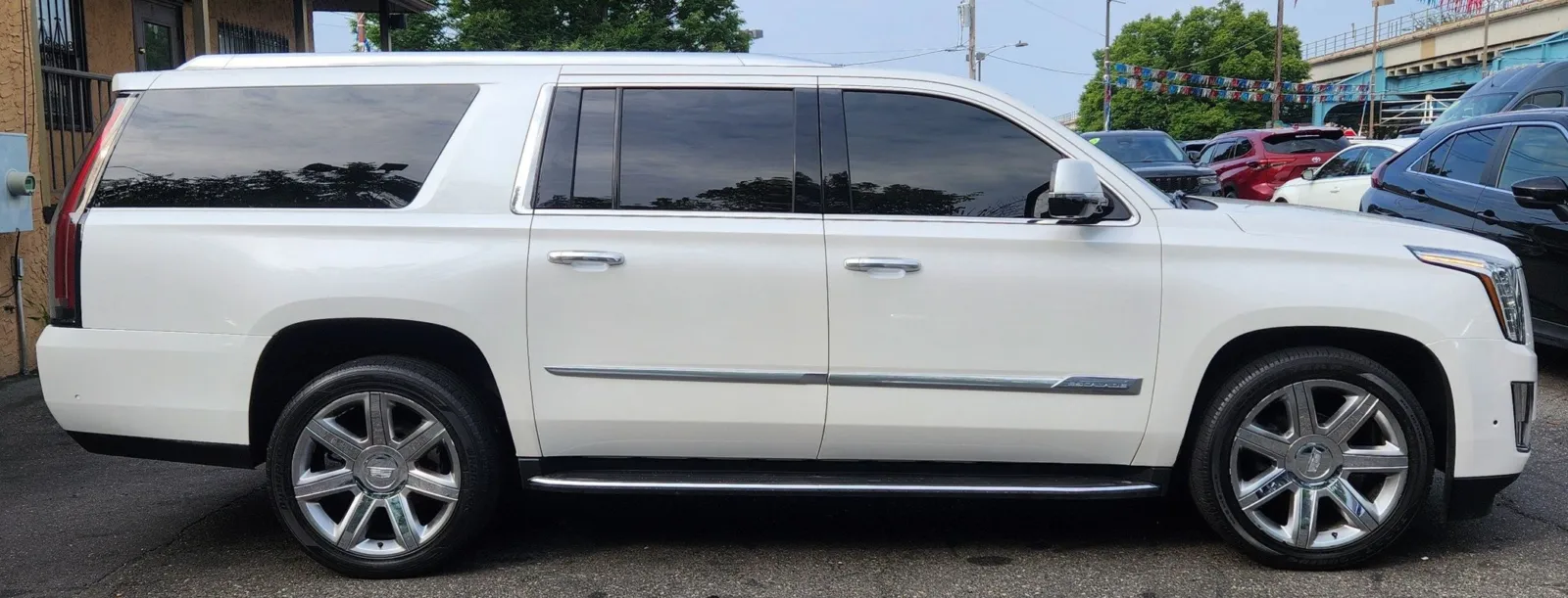 Cadillac Escalade ESV photo 6