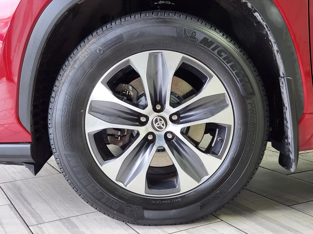 Toyota Highlander photo 9