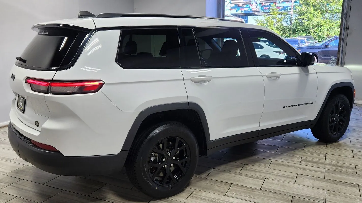 More photos of 2024 Jeep Grand Cherokee L Altitude 4x4 at Torresdale Ave, PA