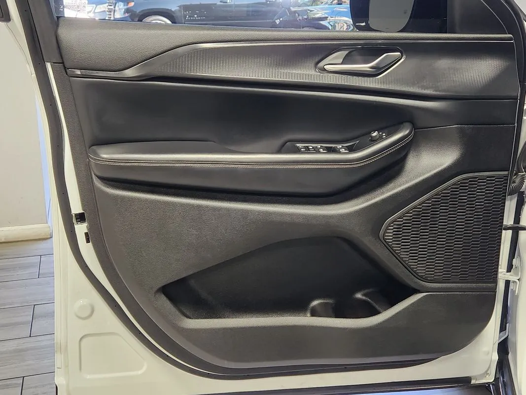 Jeep Grand Cherokee L photo 10