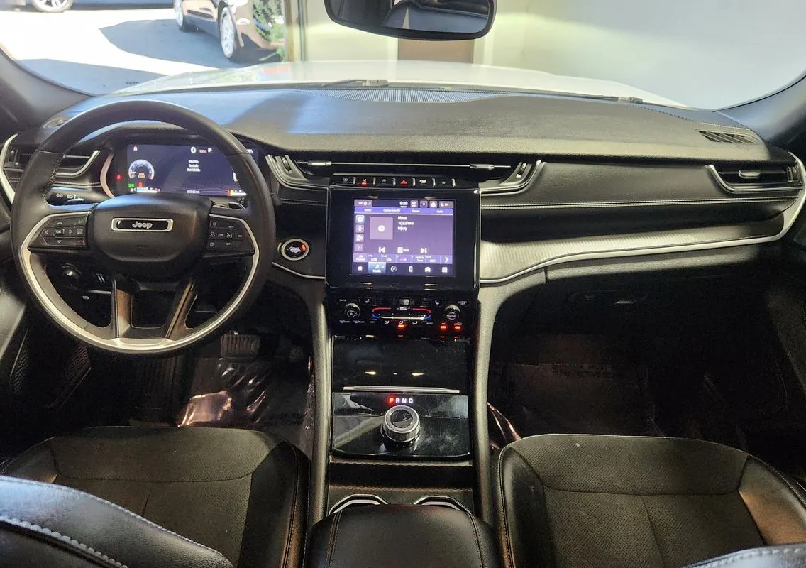 Jeep Grand Cherokee L photo 16