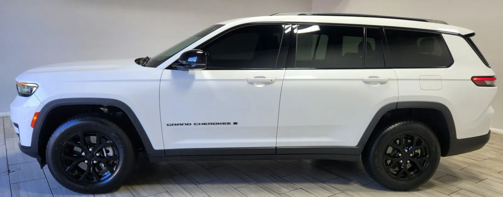 Photos of 2024 Jeep Grand Cherokee L Altitude 4x4 for sale in Philadelphia, PA at Torresdale Ave