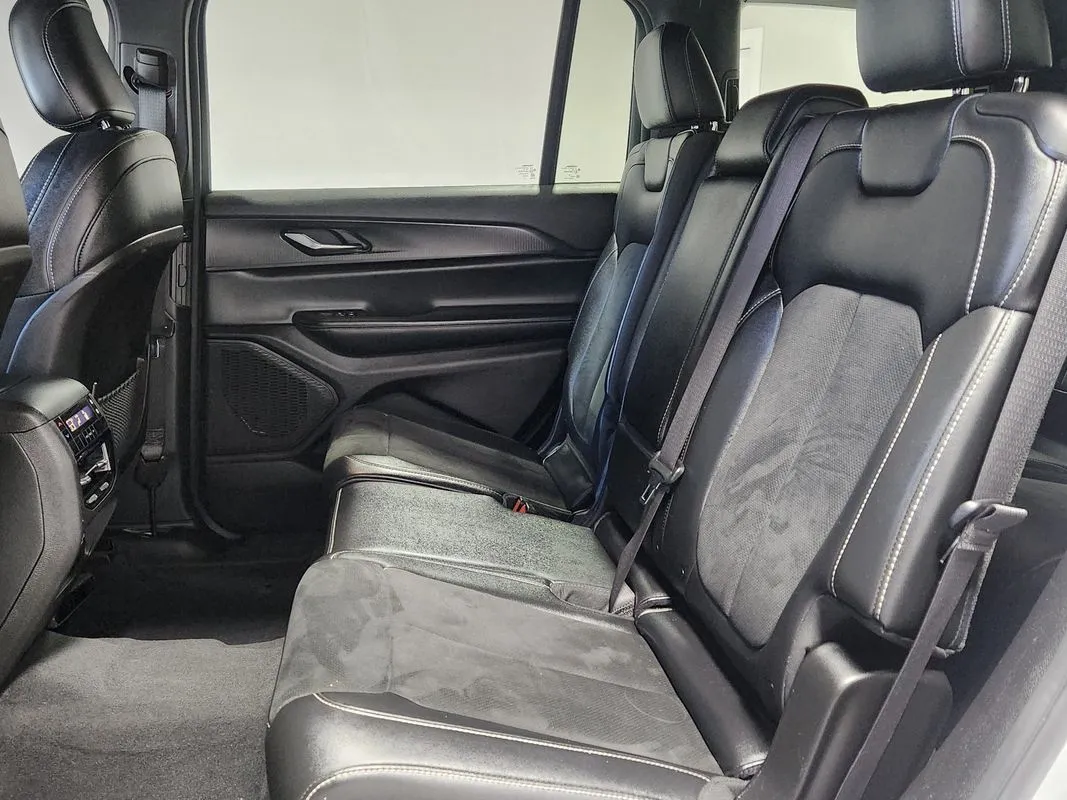 Jeep Grand Cherokee L photo 13