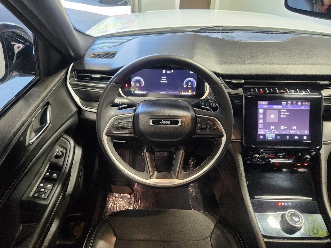 Jeep Grand Cherokee L photo 17