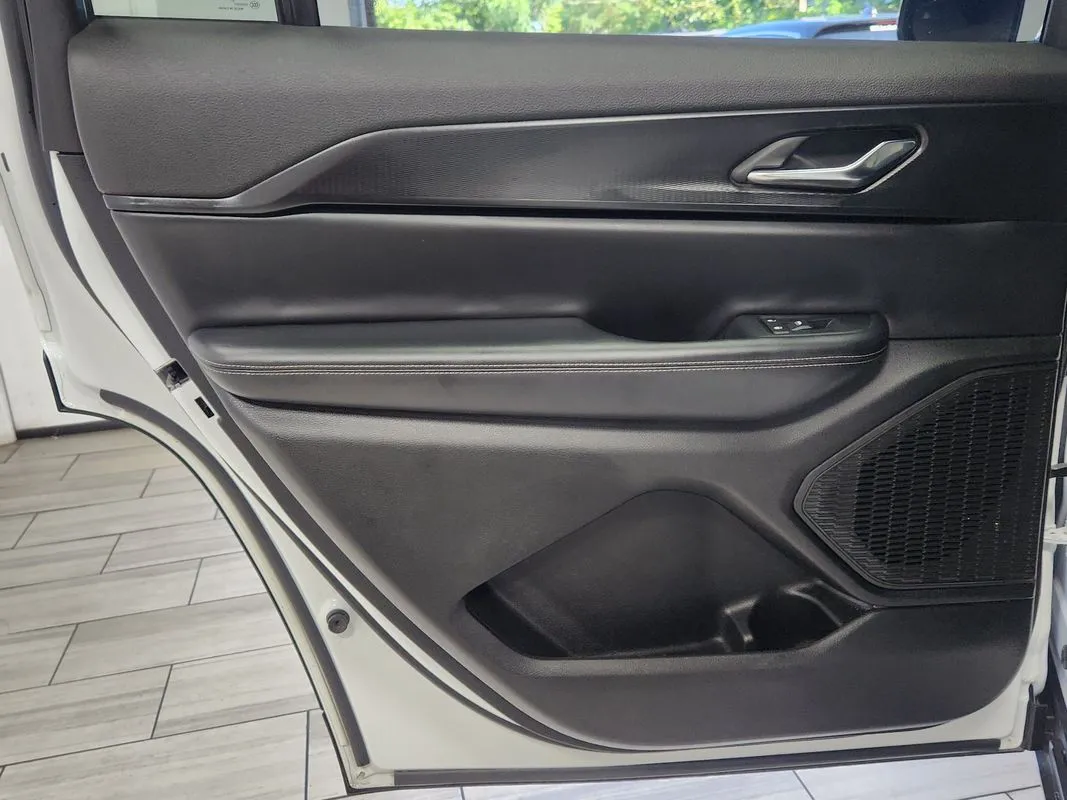 Jeep Grand Cherokee L photo 12