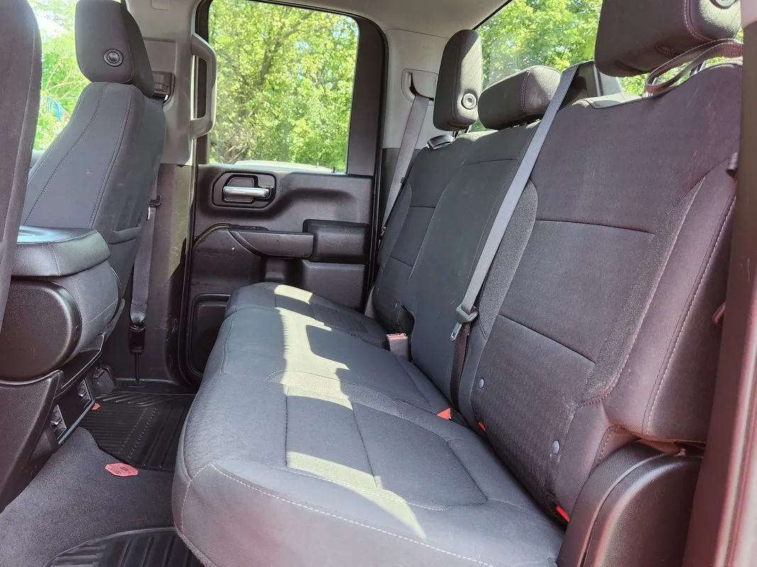 Chevrolet Silverado photo 13