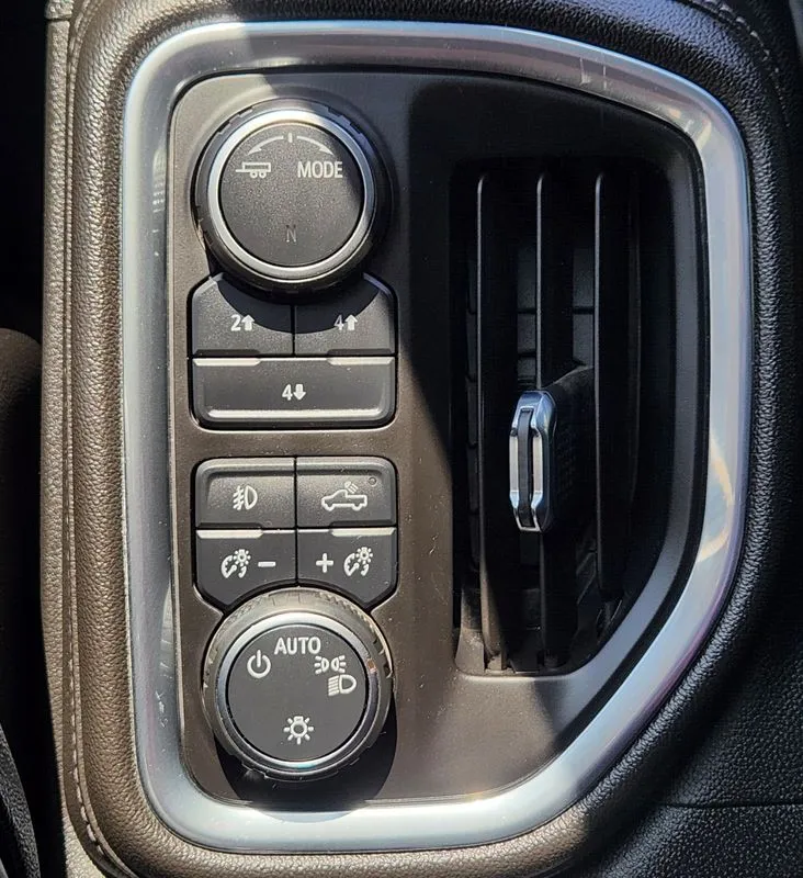 Chevrolet Silverado photo 17