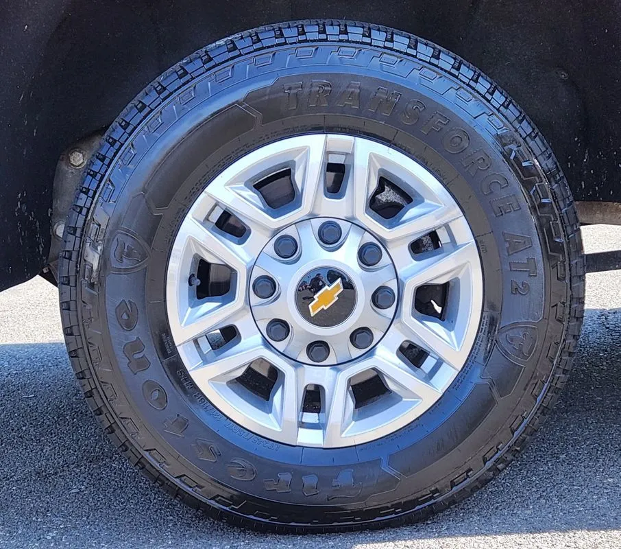 Chevrolet Silverado photo 9