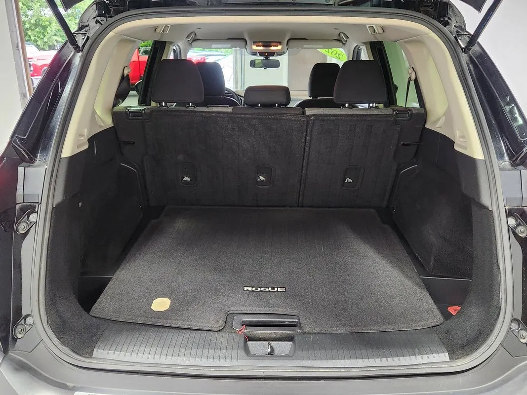 Nissan Rogue photo 14