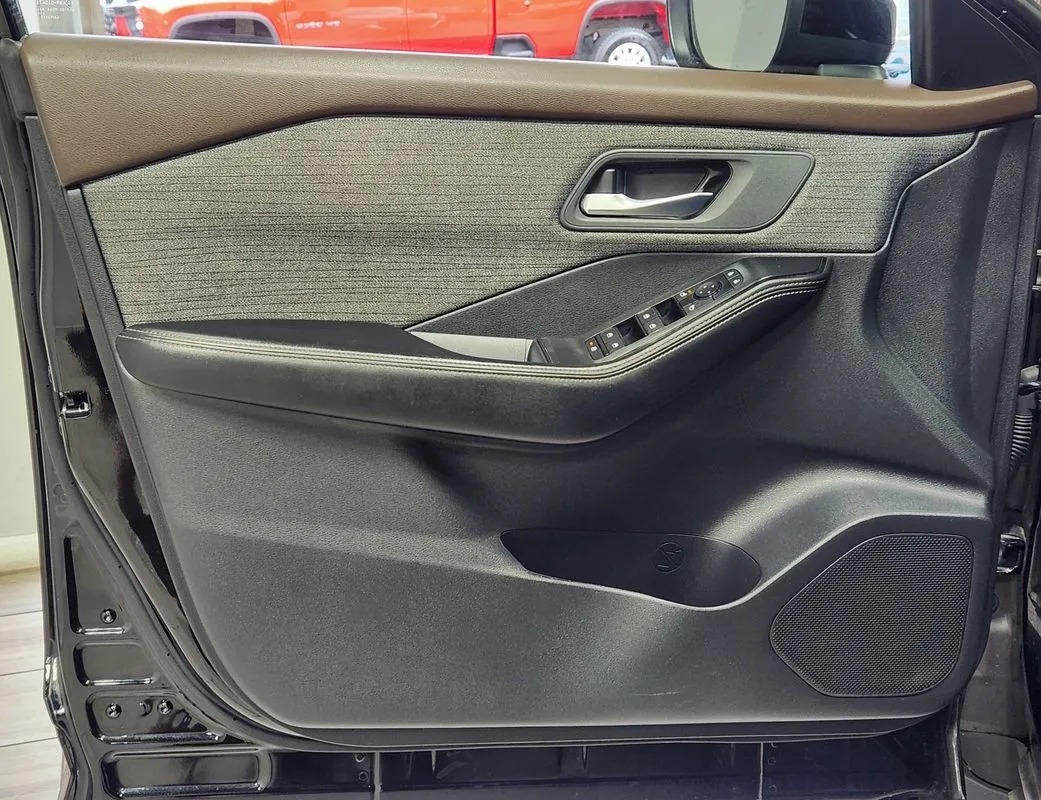 Nissan Rogue photo 10