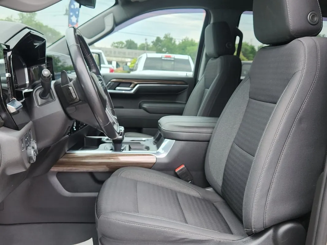 Chevrolet Silverado photo 11
