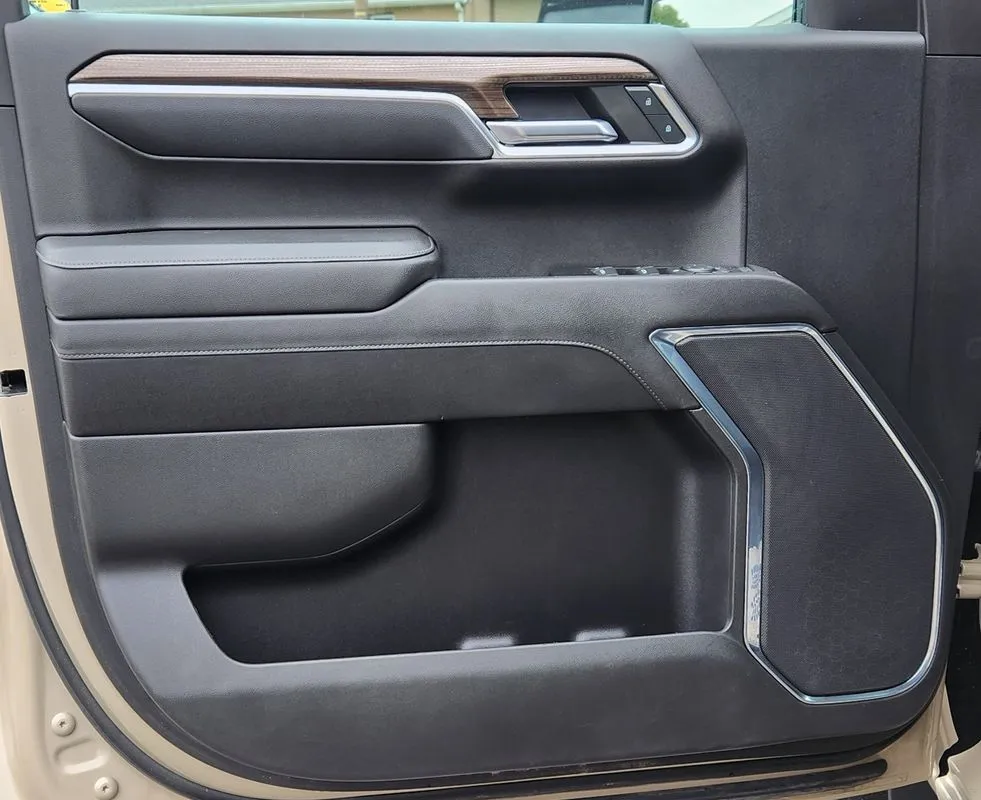 Chevrolet Silverado photo 10