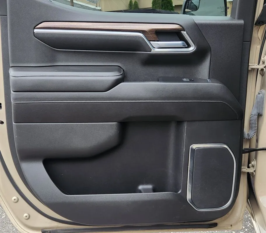 Chevrolet Silverado photo 12