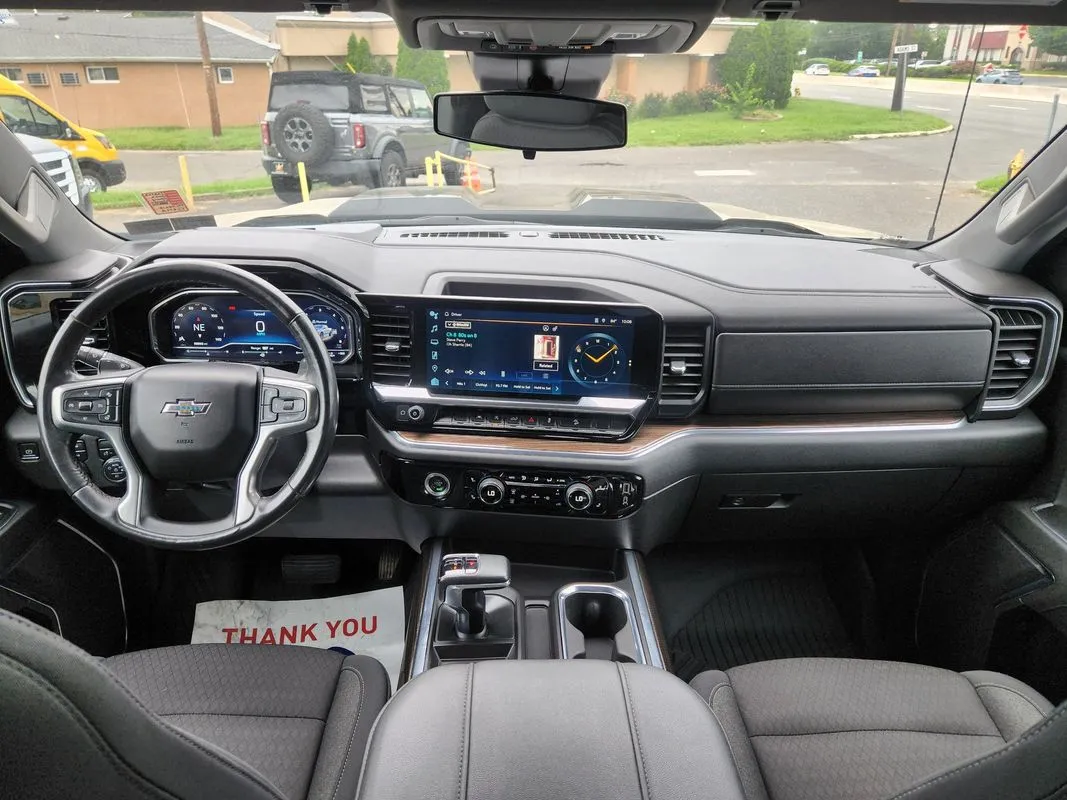 Chevrolet Silverado photo 14