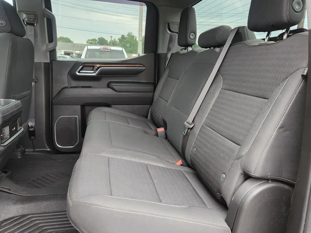 Chevrolet Silverado photo 13