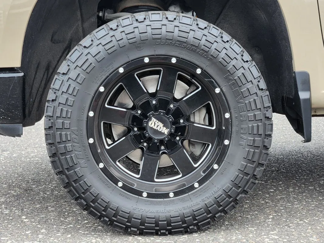 Chevrolet Silverado photo 9