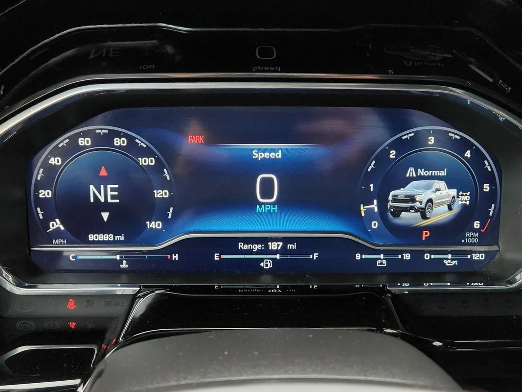Chevrolet Silverado photo 17
