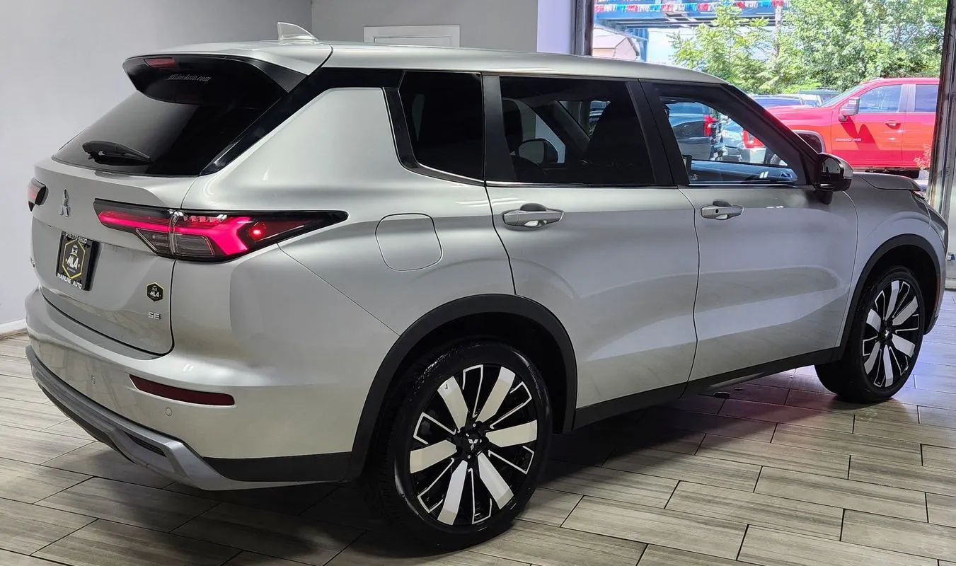 More photos of 2025 Mitsubishi Outlander SE 2.5 S-AWC at Torresdale Ave, PA