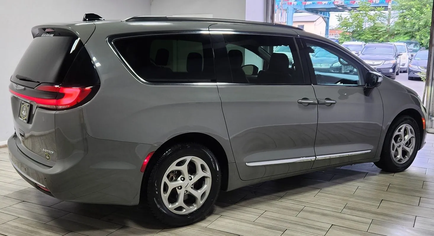 More photos of 2023 Chrysler Pacifica Limited at Torresdale Ave, PA