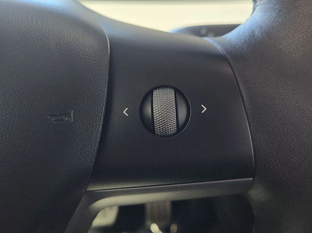 Tesla Model 3 photo 19