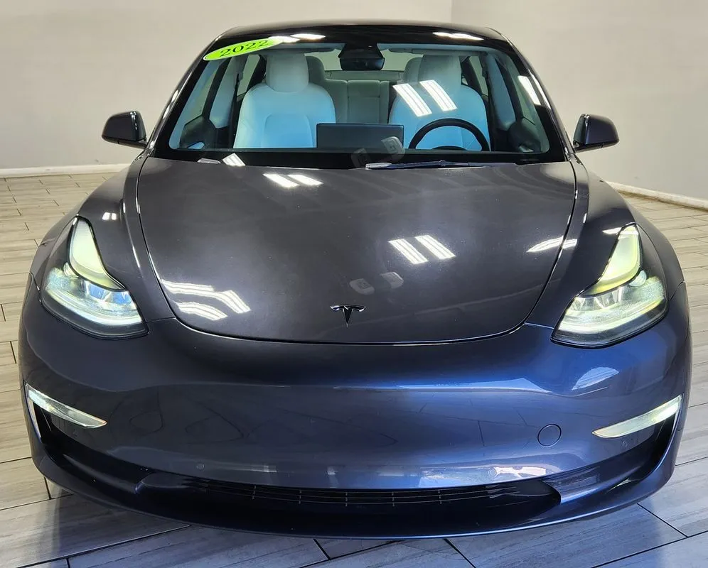 Tesla Model 3 photo 8