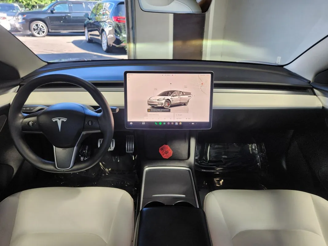 Tesla Model 3 photo 17
