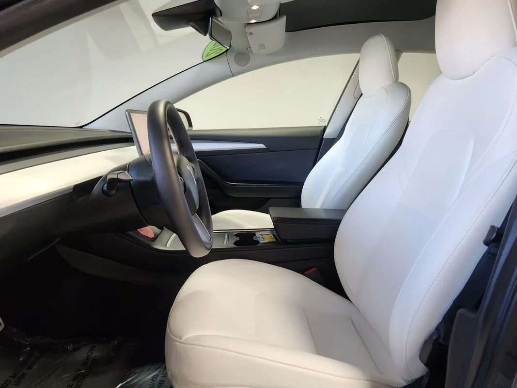 Tesla Model 3 photo 11