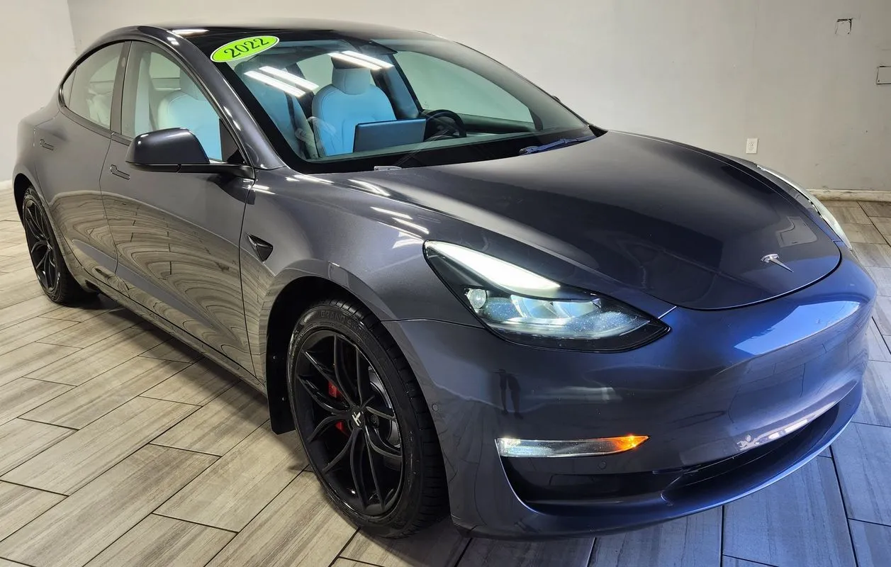 Tesla Model 3 photo 7