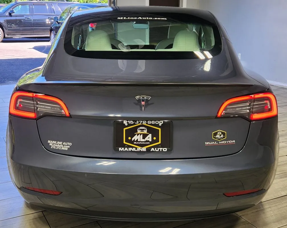 More photos of 2022 Tesla Model 3 Performance Dual Motor All-Wheel Drive at Torresdale Ave, PA