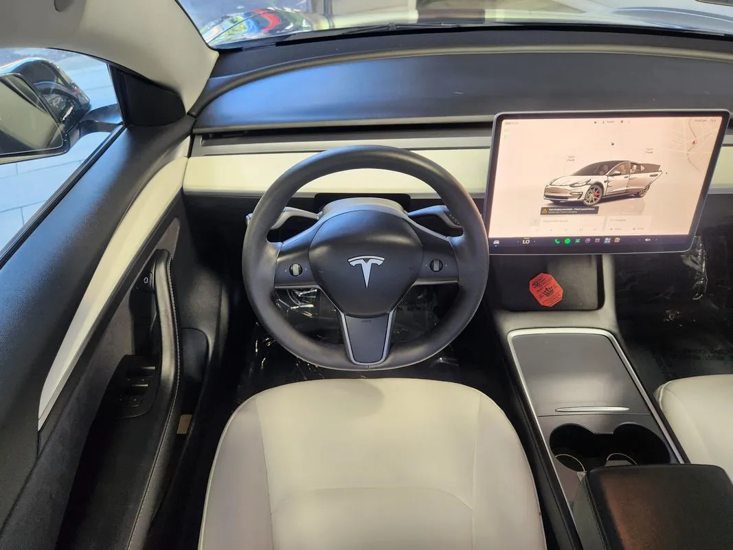 Tesla Model 3 photo 18