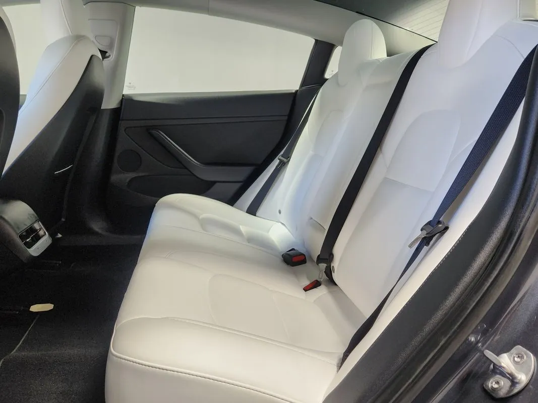 Tesla Model 3 photo 13