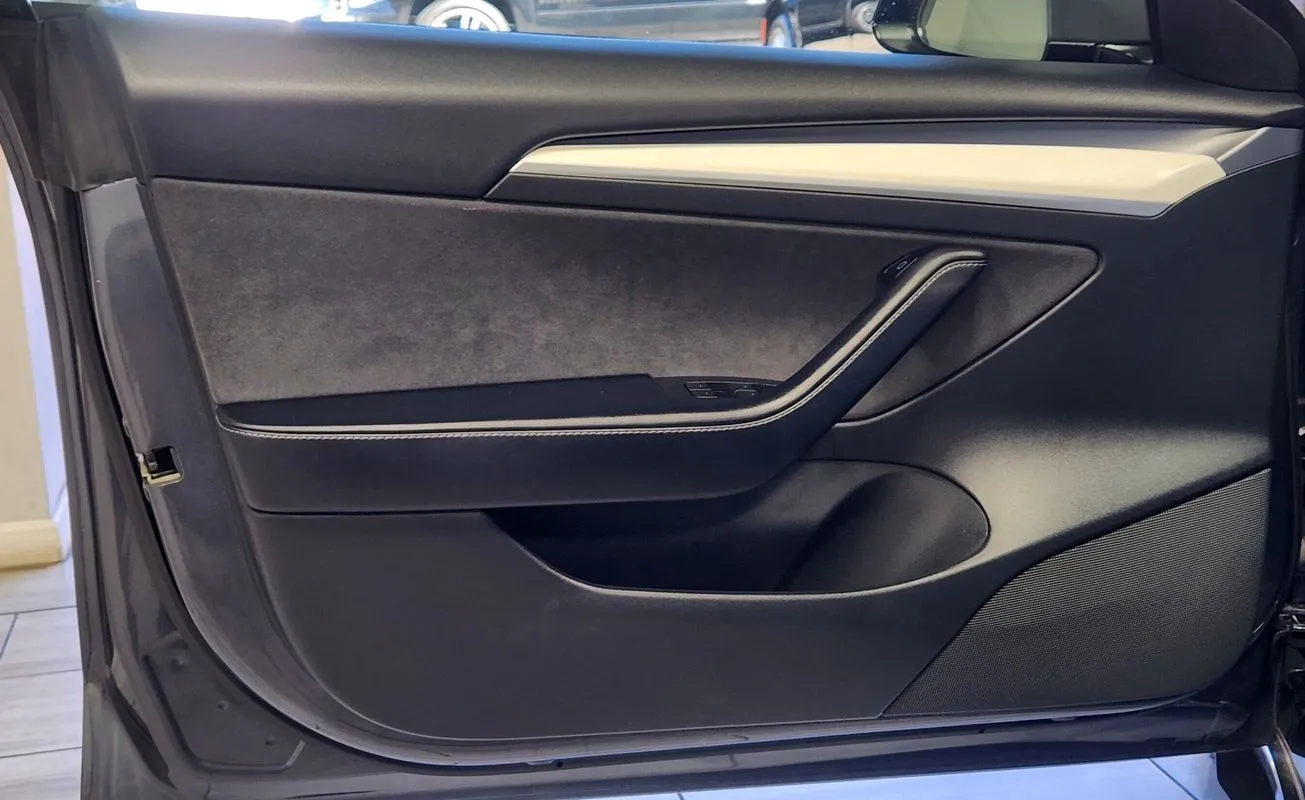 Tesla Model 3 photo 10