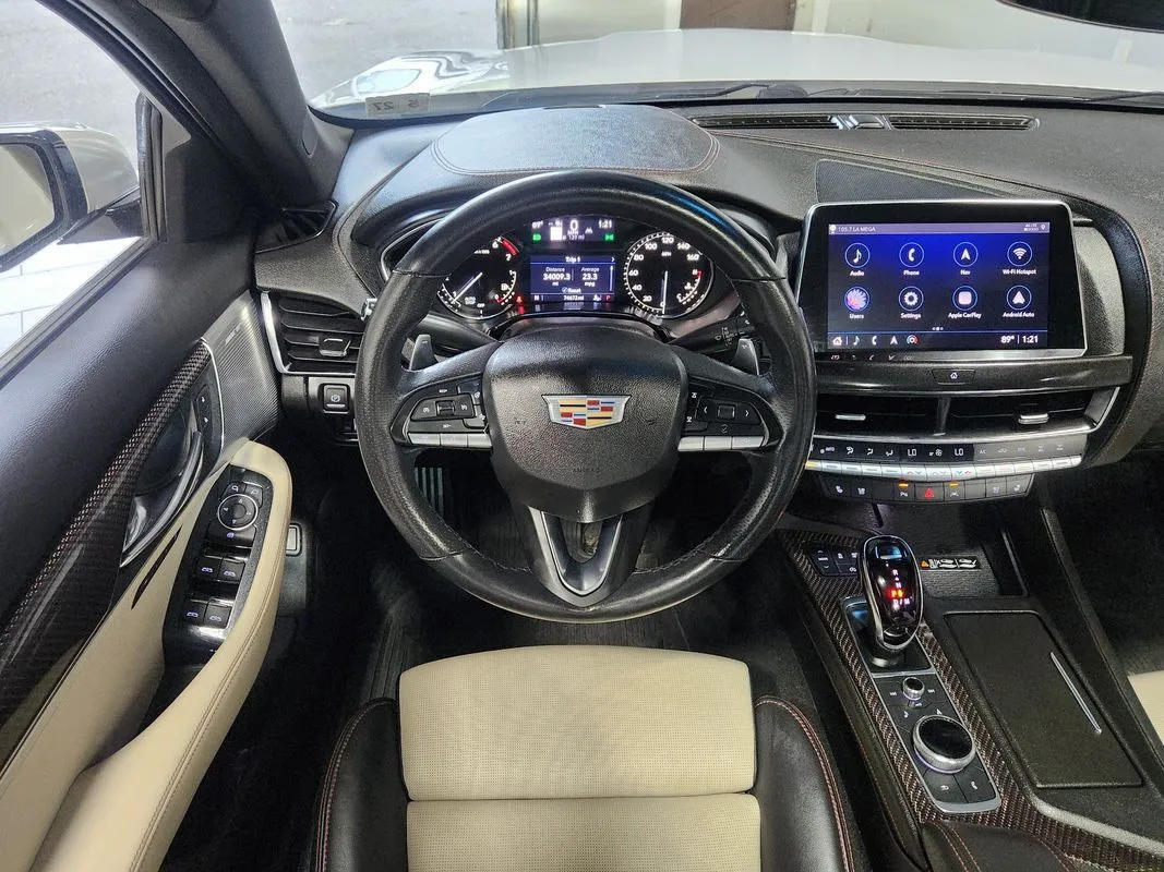 Cadillac CT5 photo 17