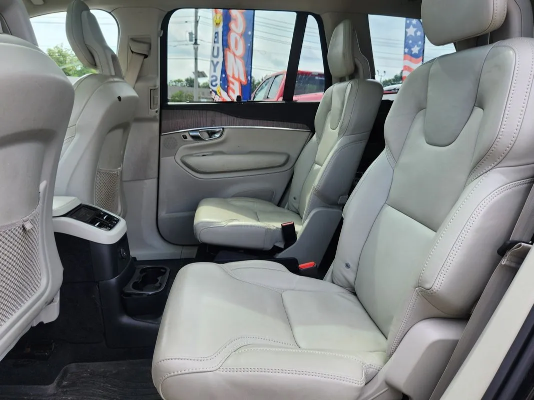 Volvo XC90 photo 13
